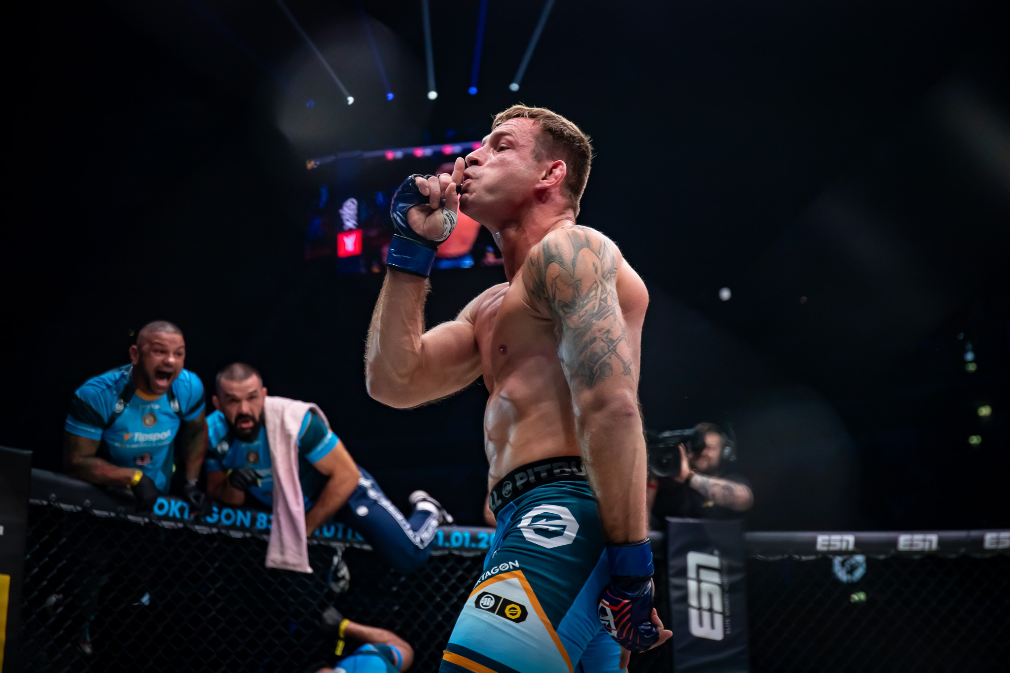 KRZYSZTOF JOTKO MACHT ES BEI OKTAGON82 LEICHT