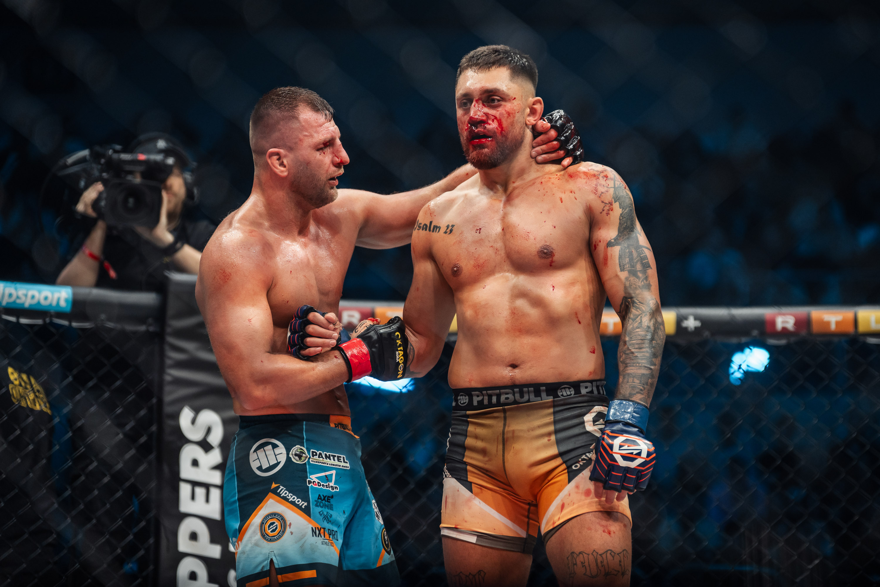 KAMPF DES JAHRES-KANDIDAT AUF DER ERSTEN KARTE DES JAHRES – OKTAGON82